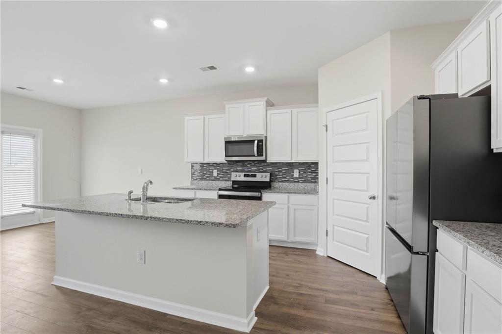 2407 Pelham Pass Dacula, GA 30019 - Photo 8 of 47