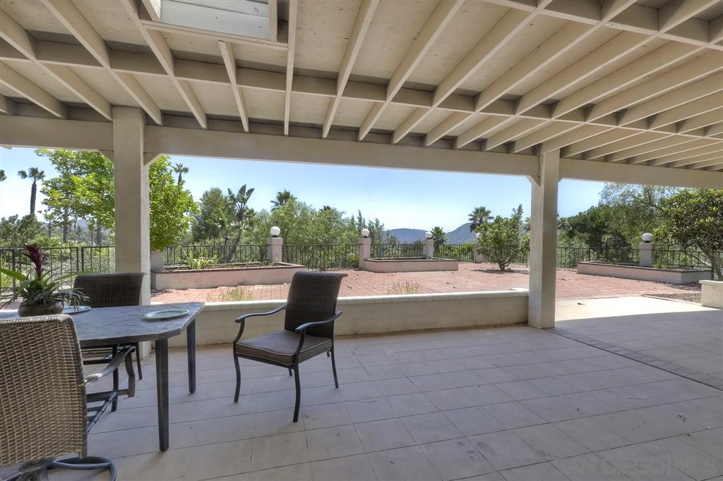 2051 Ridgecrest Place Escondido, CA 92029 - Photo 23 of 25 Gallery Image 23
