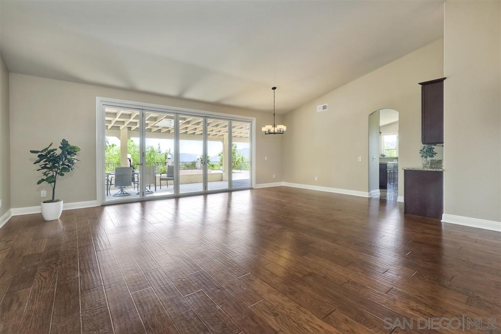 2051 Ridgecrest Place Escondido, CA 92029 - Photo 4 of 25 Gallery Image 4