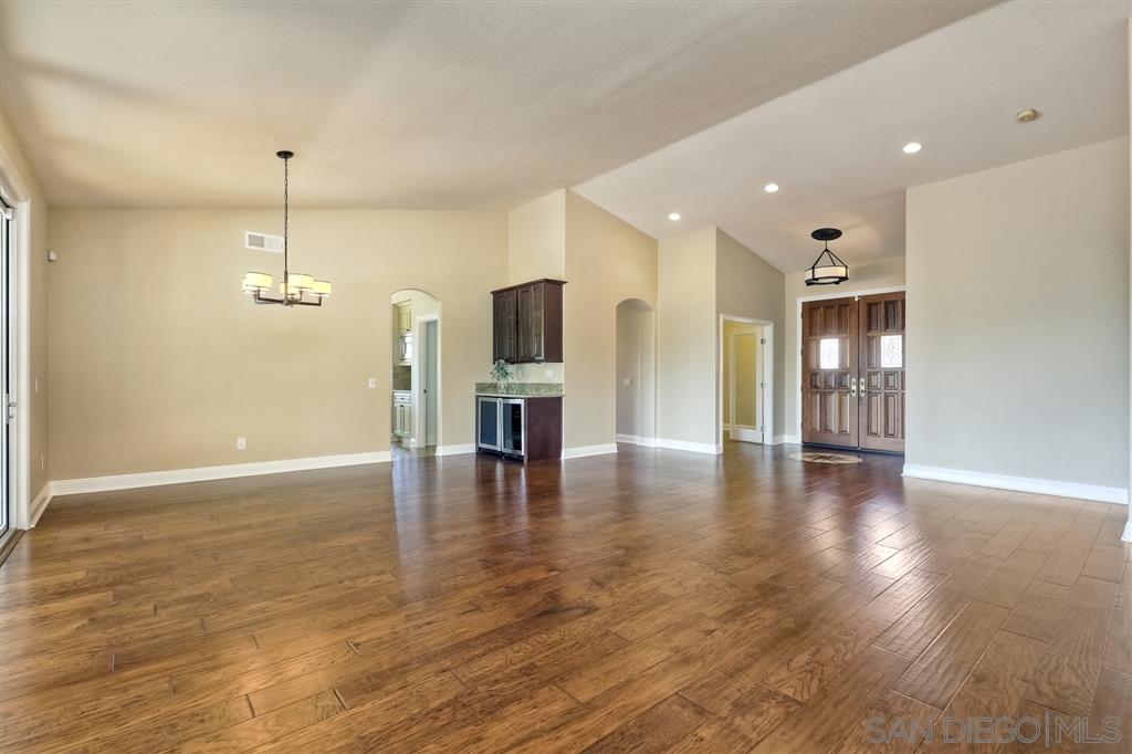 2051 Ridgecrest Place Escondido, CA 92029 - Photo 5 of 25 Gallery Image 5