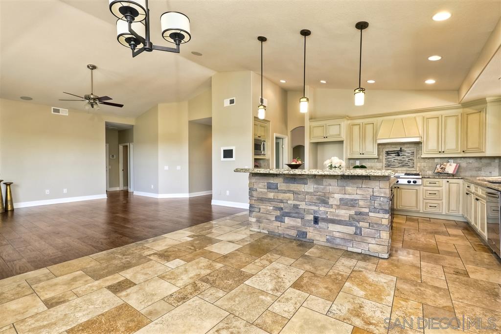 2051 Ridgecrest Place Escondido, CA 92029 - Photo 8 of 25 Gallery Image 8