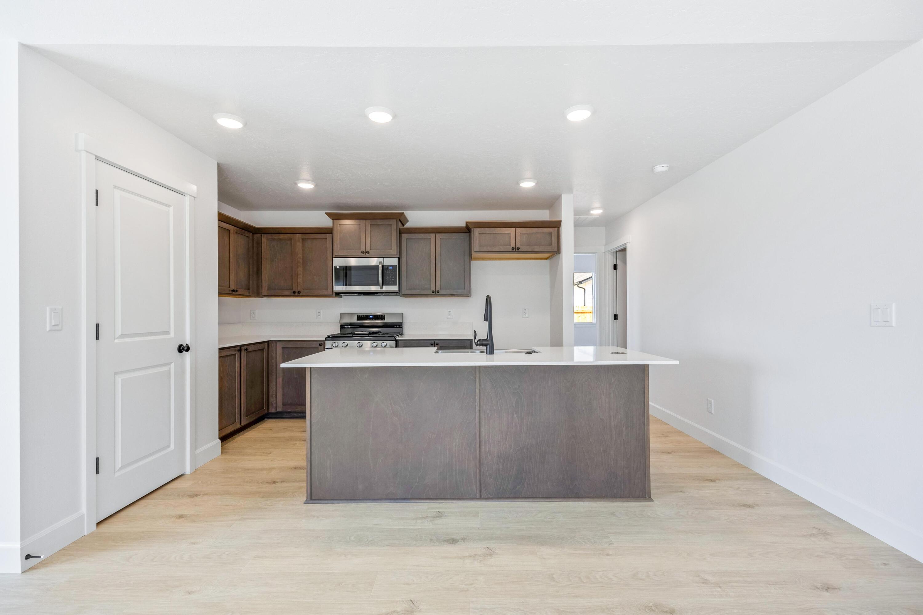 1050 Fairway Road, Unit 153 Madras, OR 97741 - Photo 12 of 29