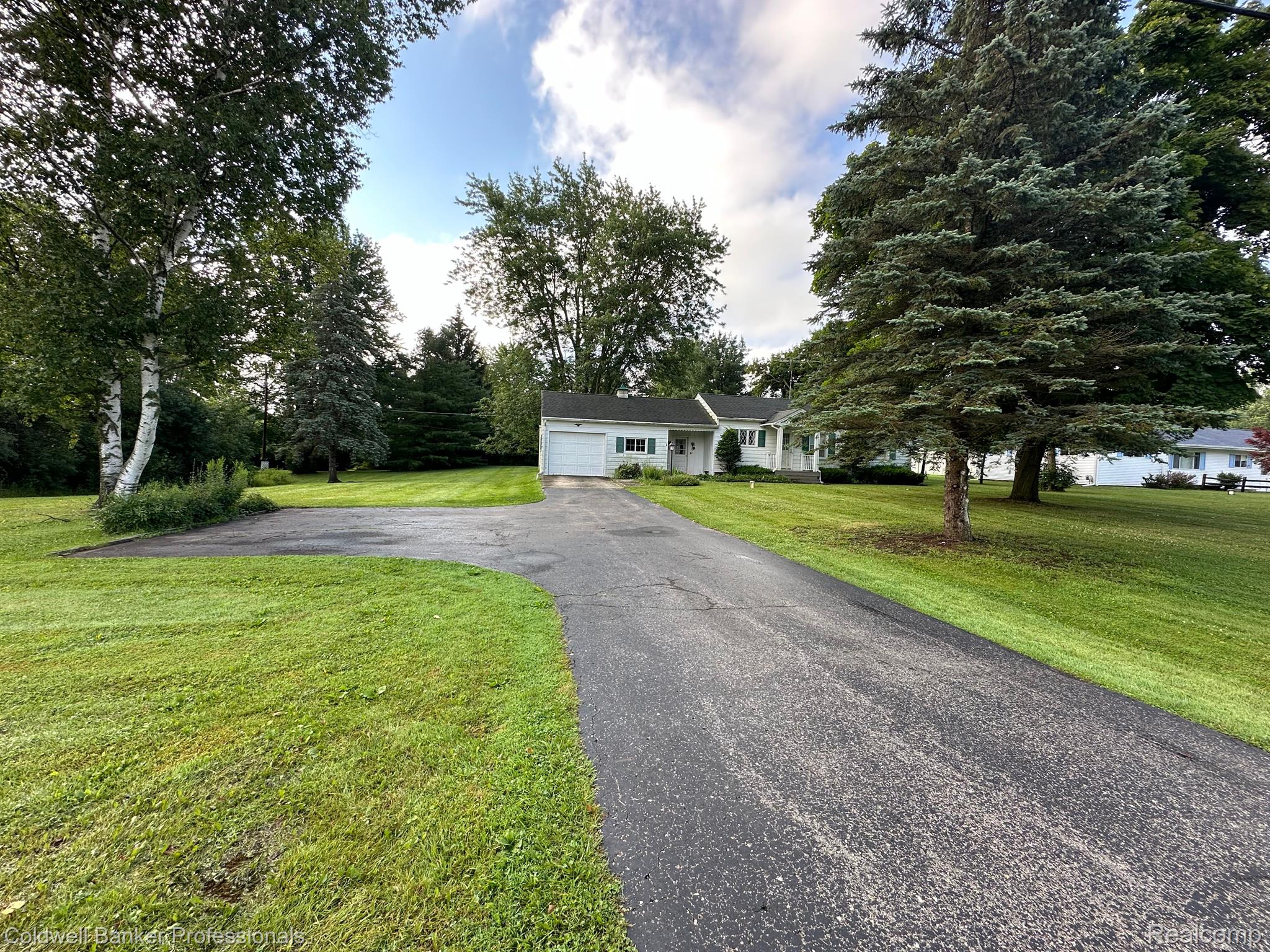 5883 Davison Road Lapeer, MI 48446 - Photo 2 of 21 Gallery Image 2