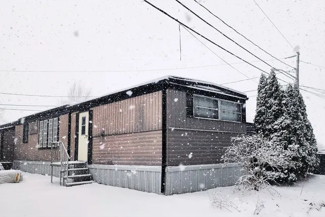 a view of a house with a small yard