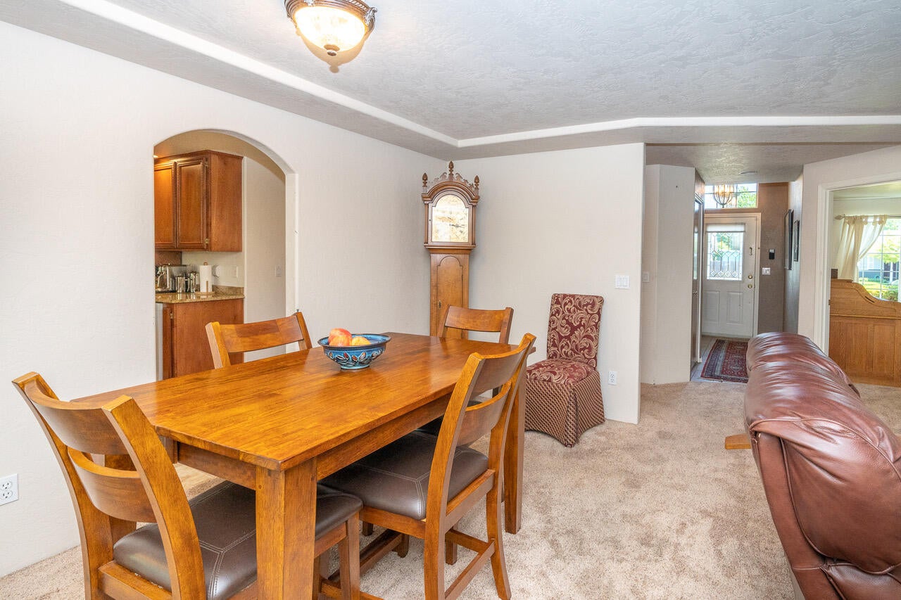 644 Benjamin Way Phoenix, OR 97535 - Photo 19 of 43 644 Benjamin (12 of 103)-Edit