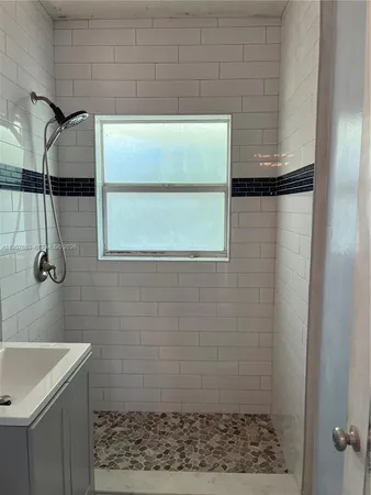$2,000 | 1006 Casuarina Road, Unit 12, Delray Beach, FL 33483