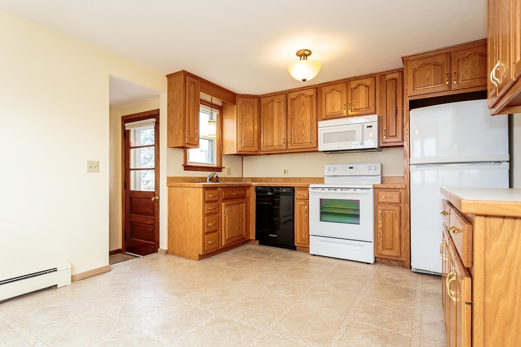 15 Cleveland Road Watertown, MA 02472 - Photo 8 of 20 Gallery Image 8