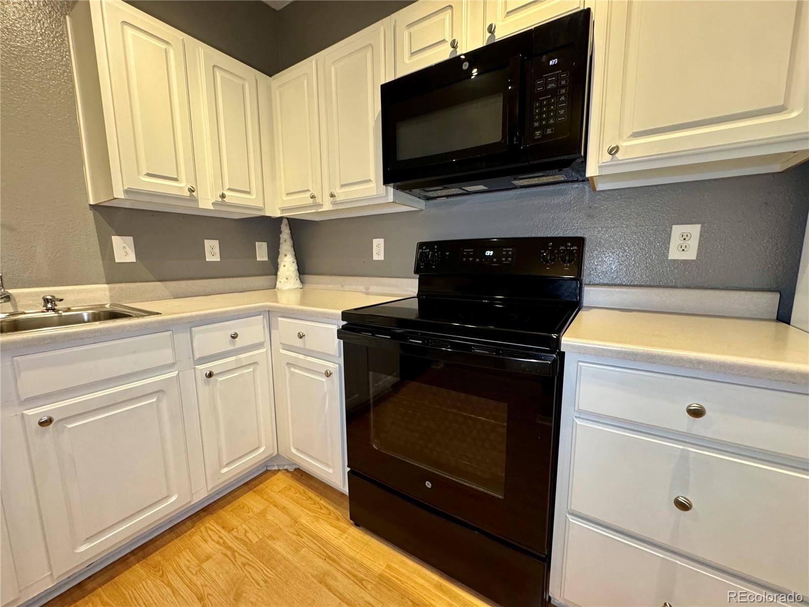 1815 Spaulding Circle Superior, CO 80027 - Photo 11 of 24 a kitchen with a stove and a microwave