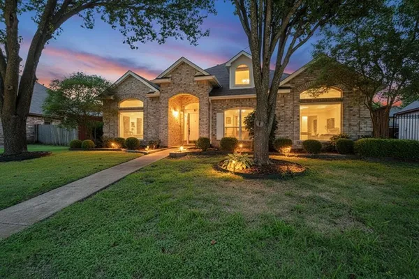 $375,000 | 1132 Devonshire Drive, DeSoto, TX 75115