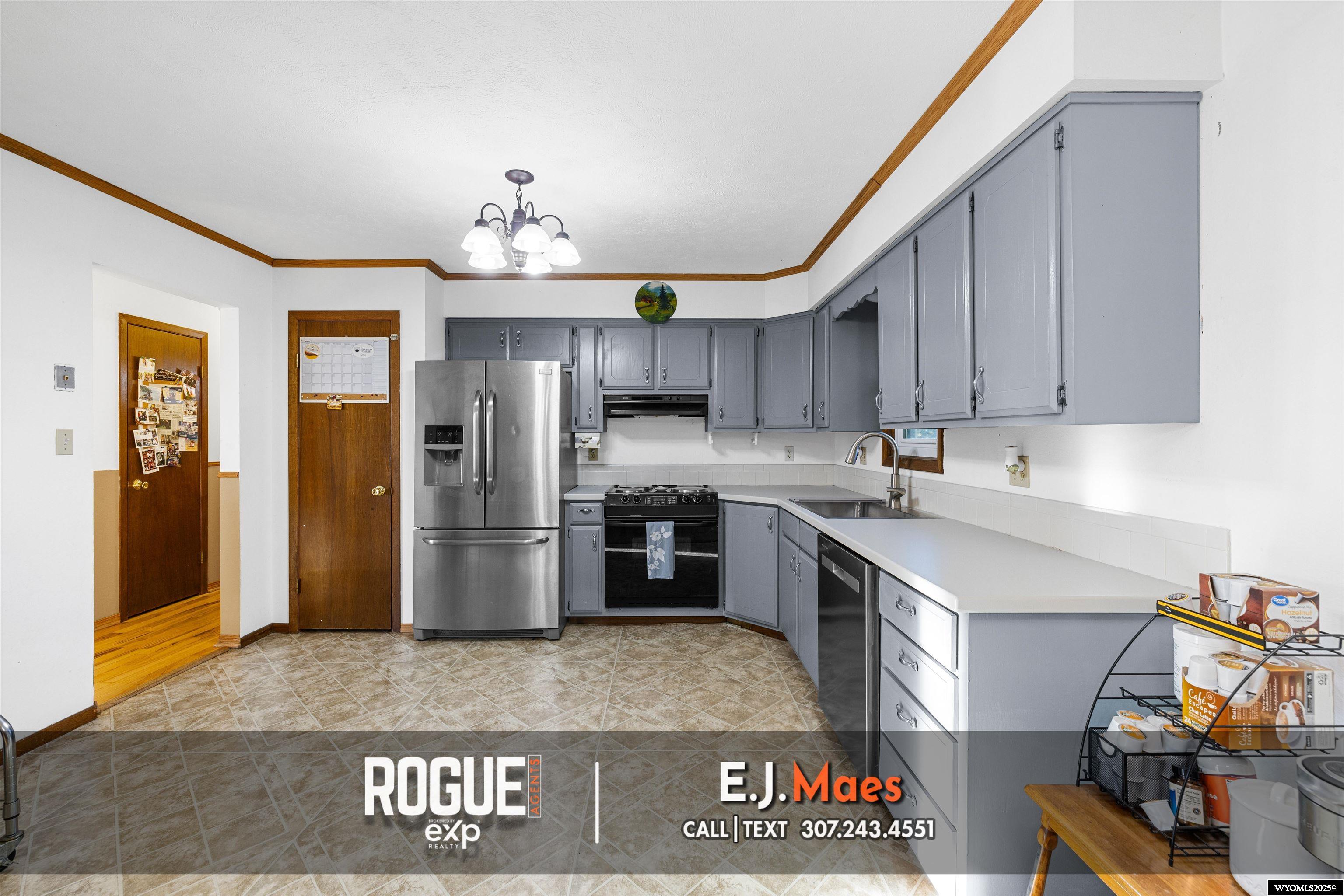 2019 North Yellow Creek Road Casper, WY 82604 - Photo 16 of 49