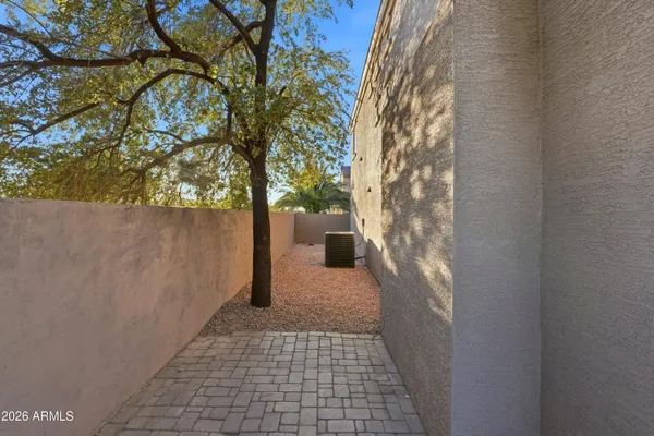 $389,500 | 7527 South 13th Place, Phoenix, AZ 85042
