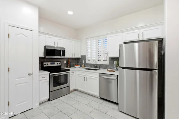 $389,500 | 7527 South 13th Place, Phoenix, AZ 85042