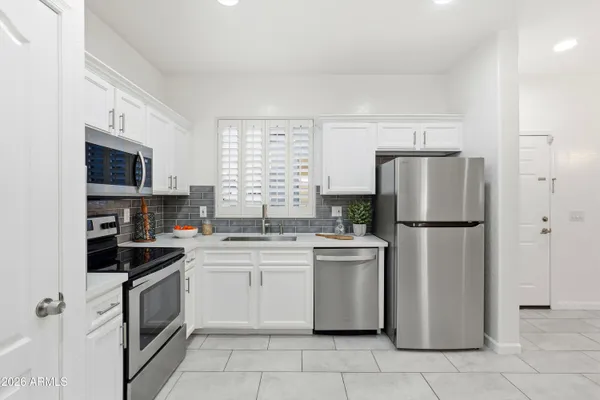 $389,500 | 7527 South 13th Place, Phoenix, AZ 85042