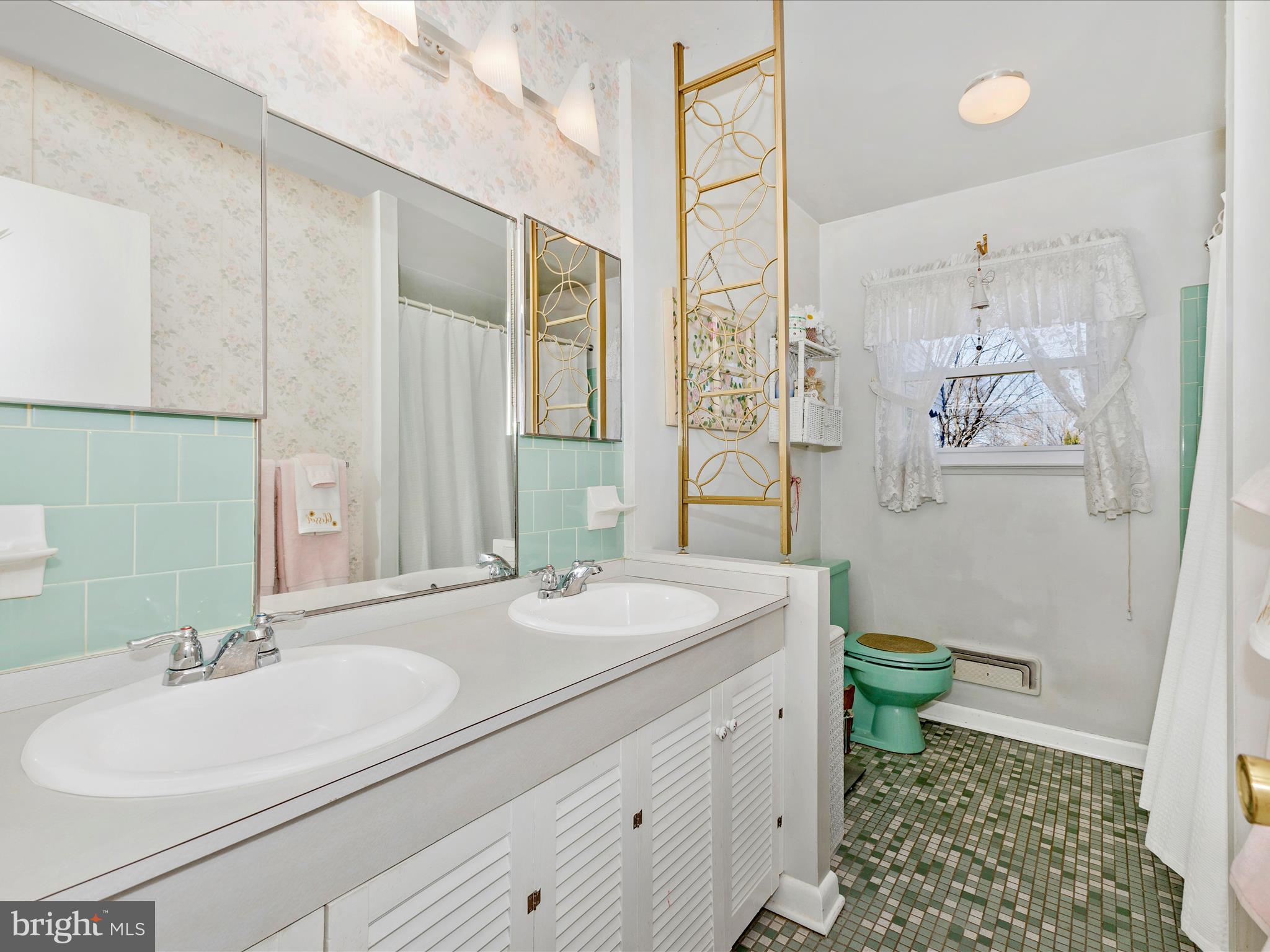 6529 Redgate Circle Baltimore, MD 21228 - Photo 19 of 40 Bathroom