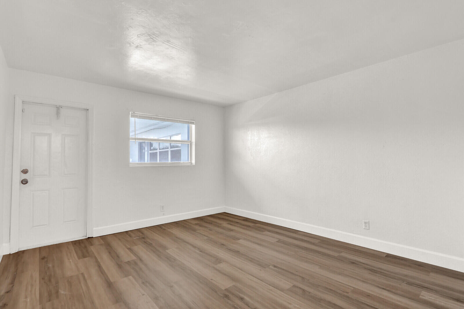 2701 Avenue East Riviera Beach, FL 33404 - Photo 14 of 16 17_Image_17_mls