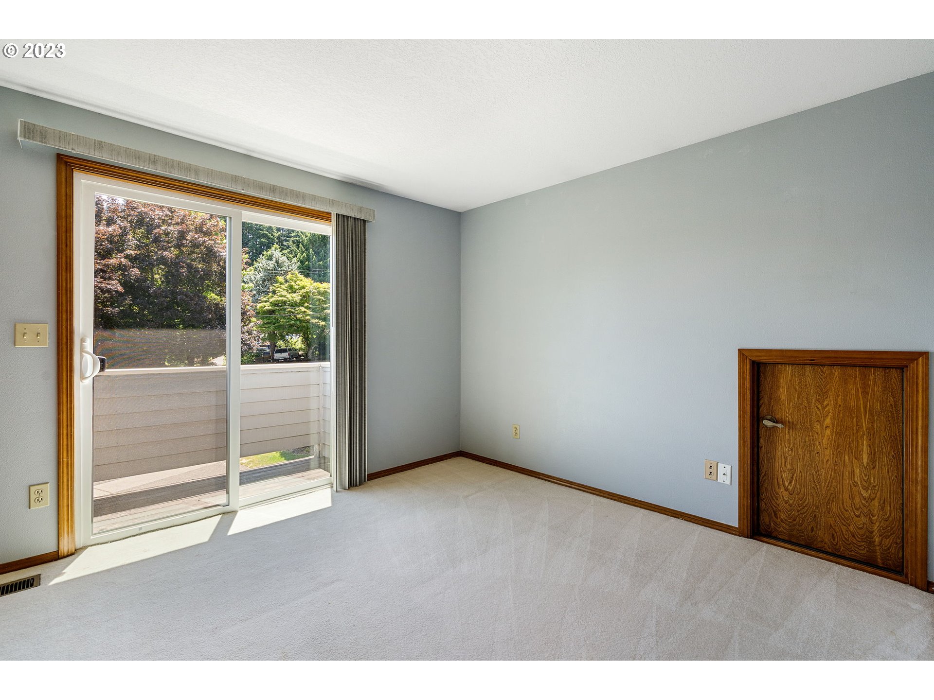 9062 Southwest Hill Street Portland, OR 97223 - Photo 29 of 48 a view of an empty room with glass door