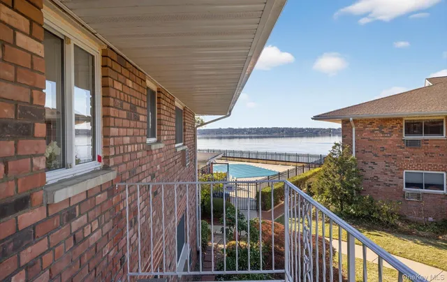 $525,000 | 1 Toms Point Lane, Unit 6J, Port Washington, NY 11050