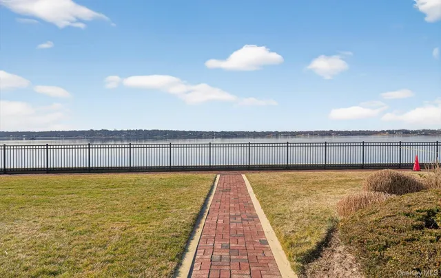 $525,000 | 1 Toms Point Lane, Unit 6J, Port Washington, NY 11050