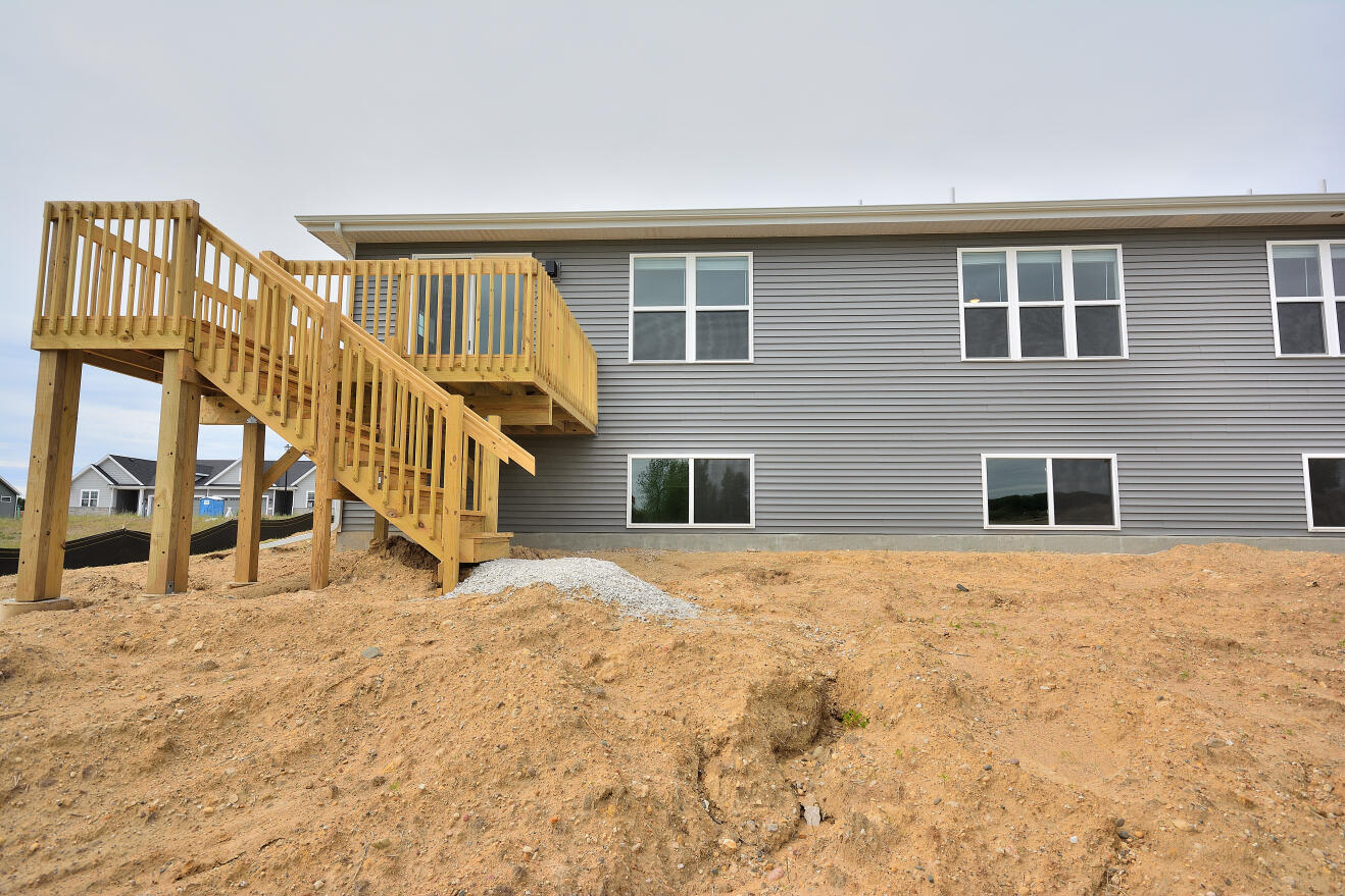 1076 Elderberry Road Oconomowoc, WI 53066 - Photo 2 of 30 96 ARWT (1)