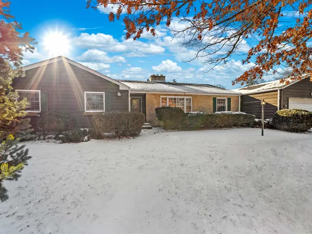 $525,000 | 63 Franklin Place East, Lake Forest, IL 60045