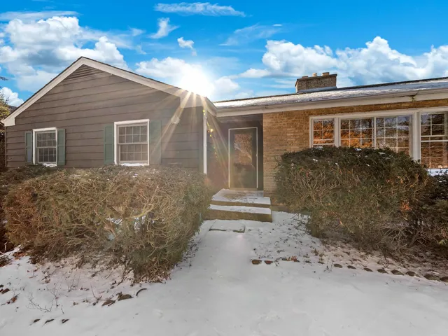 $525,000 | 63 Franklin Place East, Lake Forest, IL 60045