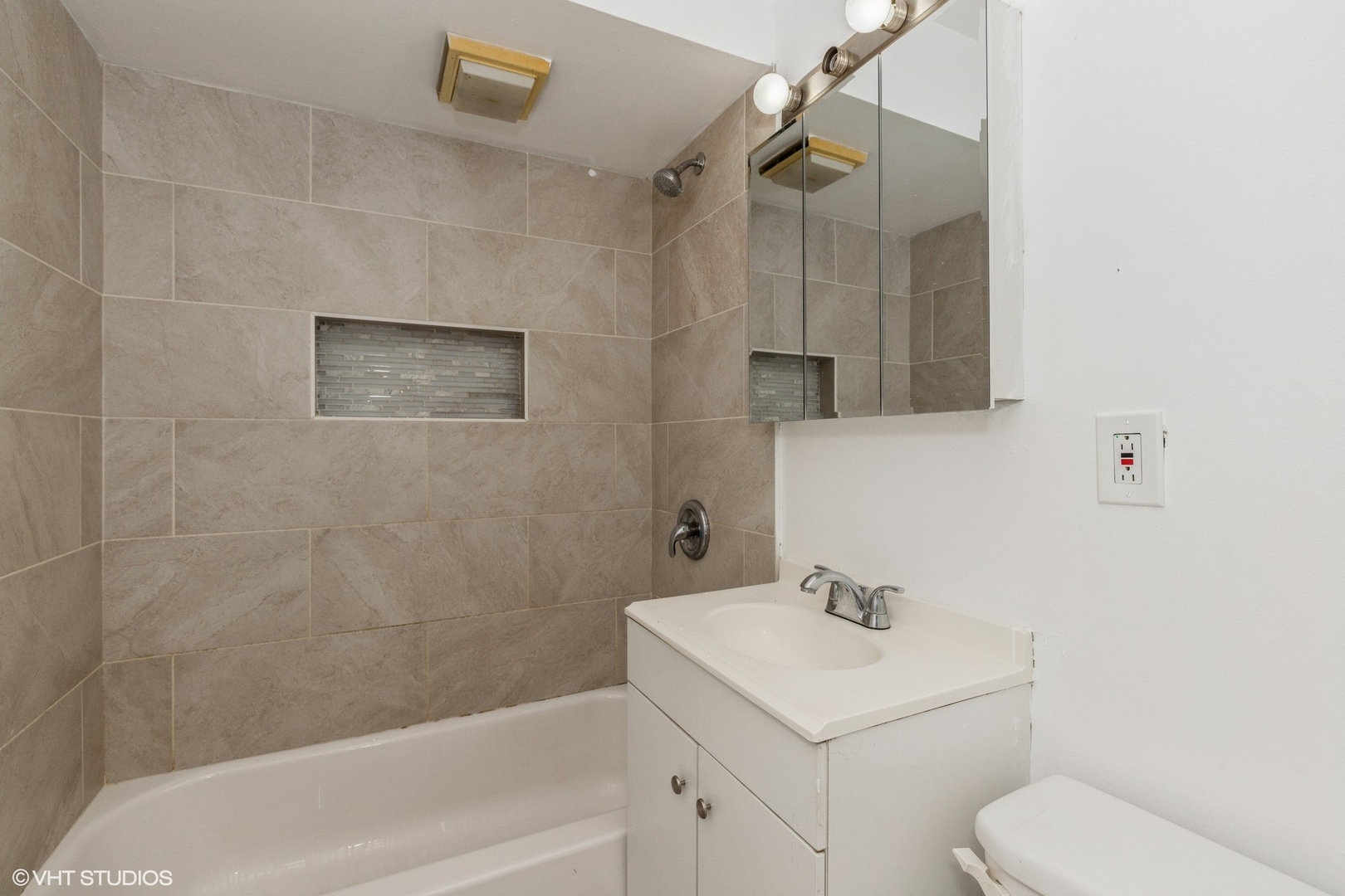 2237 Ottawa Road Waukegan, IL 60087 - Photo 7 of 10 Gallery Image 7