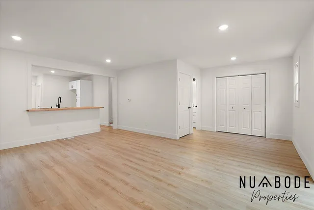 $249,900 | 548 Eastern Avenue Northeast, Grand Rapids, MI 49503