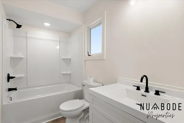 $249,900 | 548 Eastern Avenue Northeast, Grand Rapids, MI 49503