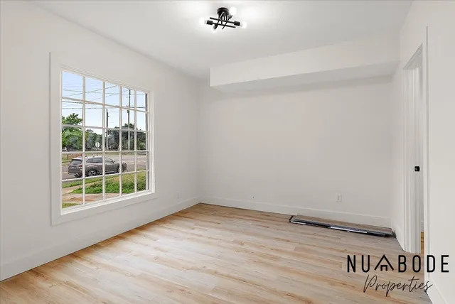 $249,900 | 548 Eastern Avenue Northeast, Grand Rapids, MI 49503