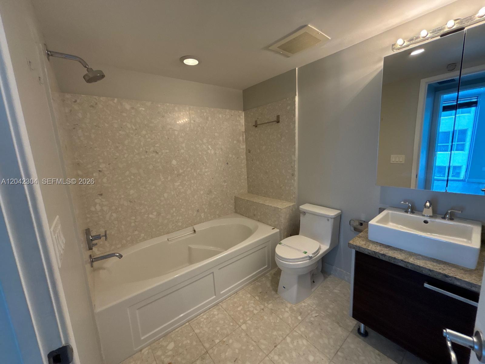 185 Southwest 7th Street, Unit 1410 Miami, FL 33130 - Photo 7 of 8