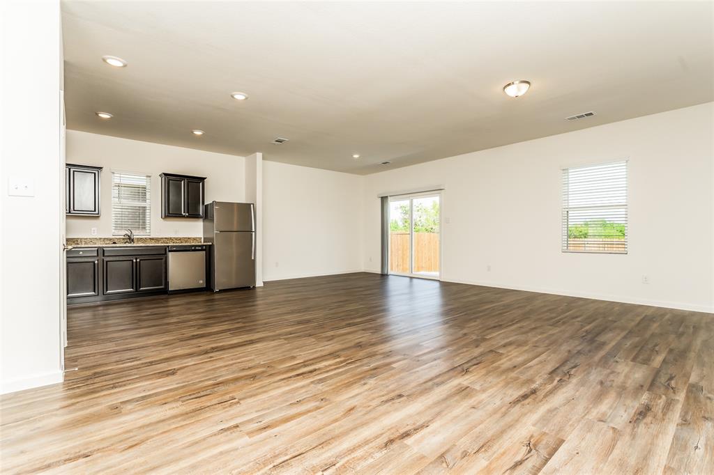 436 Canoe Way Crowley, TX 76036 - Photo 4 of 16