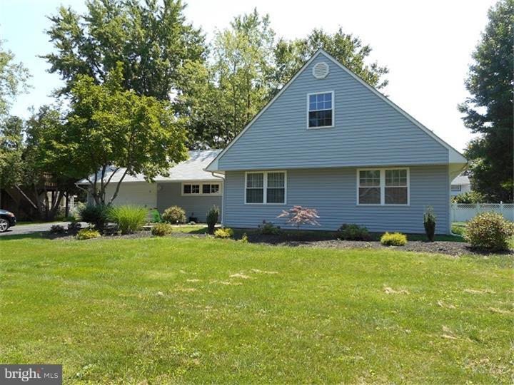 14 Scarlet Oak Road Levittown, PA 19056 - Photo 2 of 17 Exterior Front