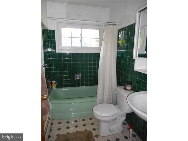 14 Scarlet Oak Road Levittown, PA 19056 - Photo 16 of 17 Bathroom