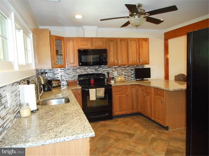 14 Scarlet Oak Road Levittown, PA 19056 - Photo 6 of 17 Kitchen
