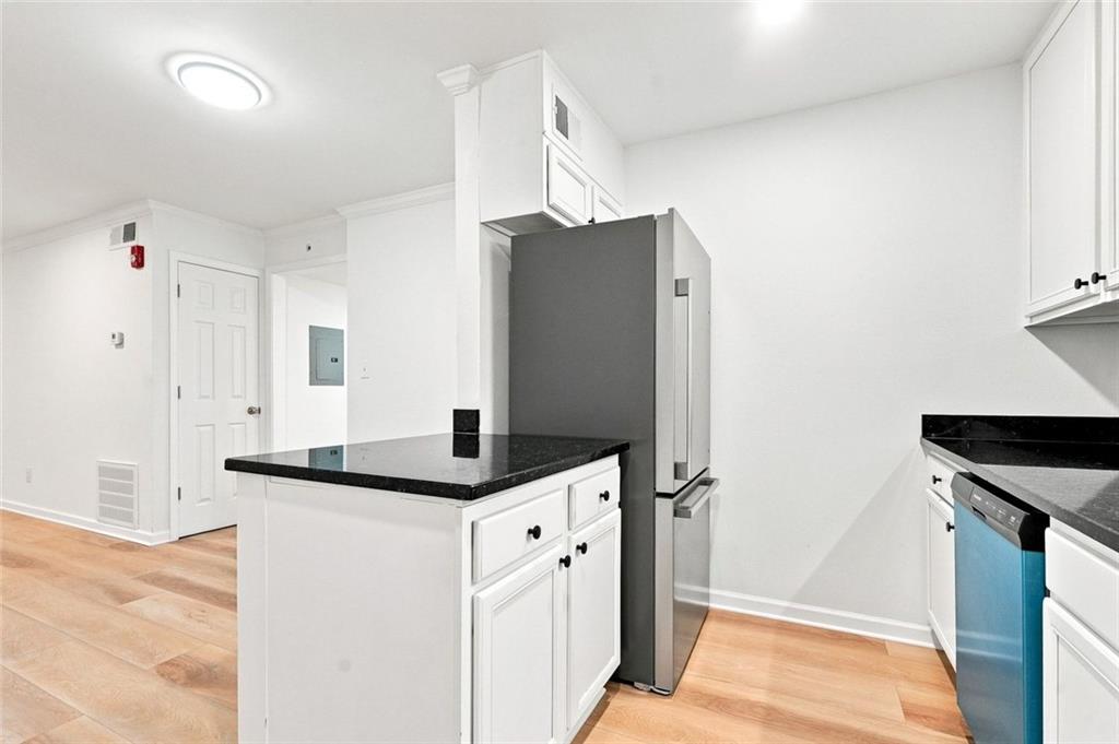 5095 Roswell Road, Unit 203 Sandy Springs, GA 30342 - Photo 14 of 36 Gallery Image 14