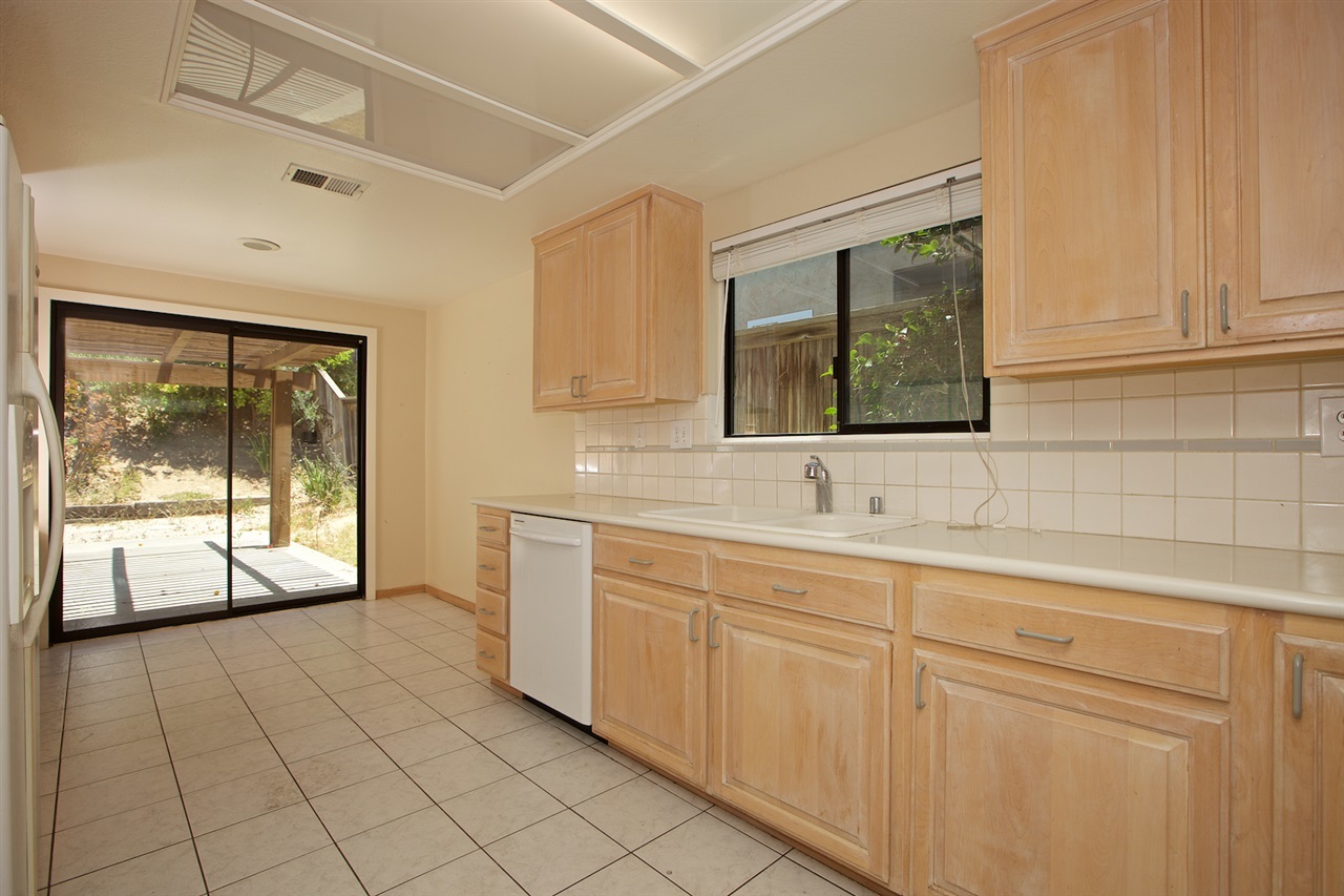 852 Willow Tree Lane Fallbrook, CA 92028 - Photo 1 of 22 Gallery Image 1