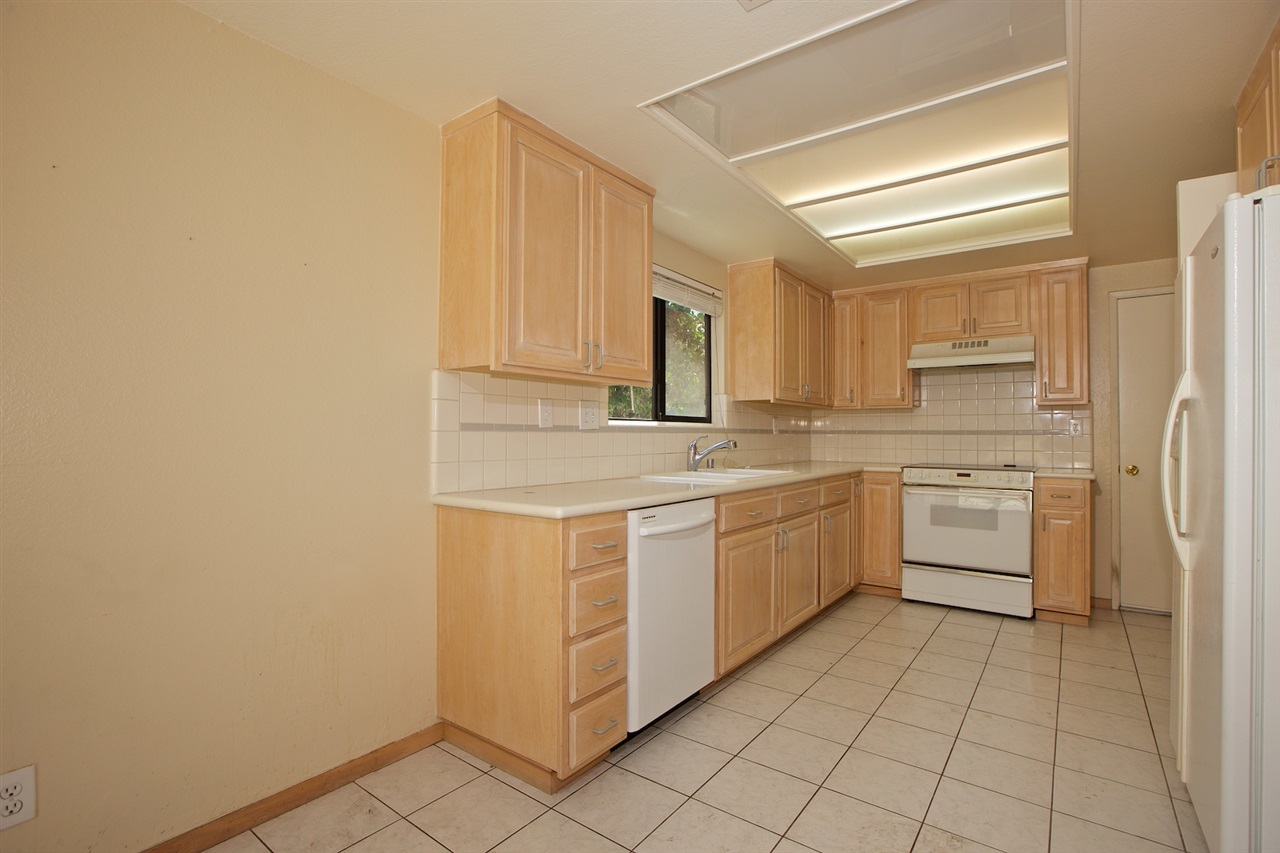852 Willow Tree Lane Fallbrook, CA 92028 - Photo 3 of 22 Gallery Image 3