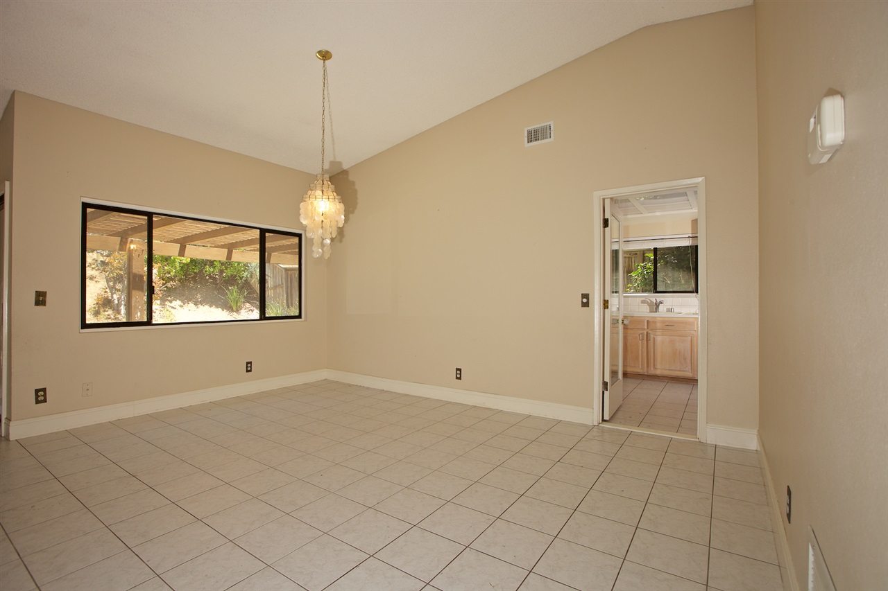 852 Willow Tree Lane Fallbrook, CA 92028 - Photo 8 of 22 Gallery Image 8