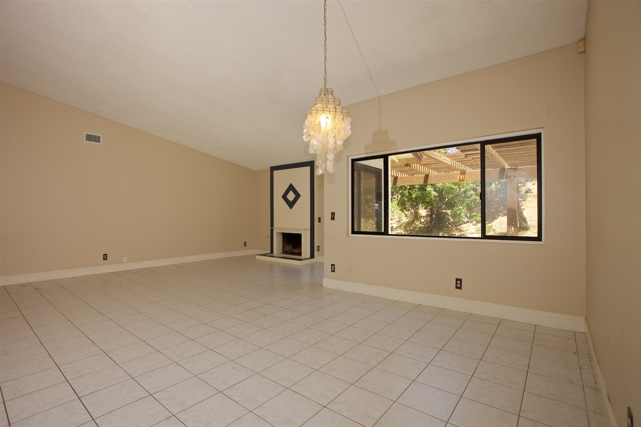 852 Willow Tree Lane Fallbrook, CA 92028 - Photo 9 of 22 Gallery Image 9