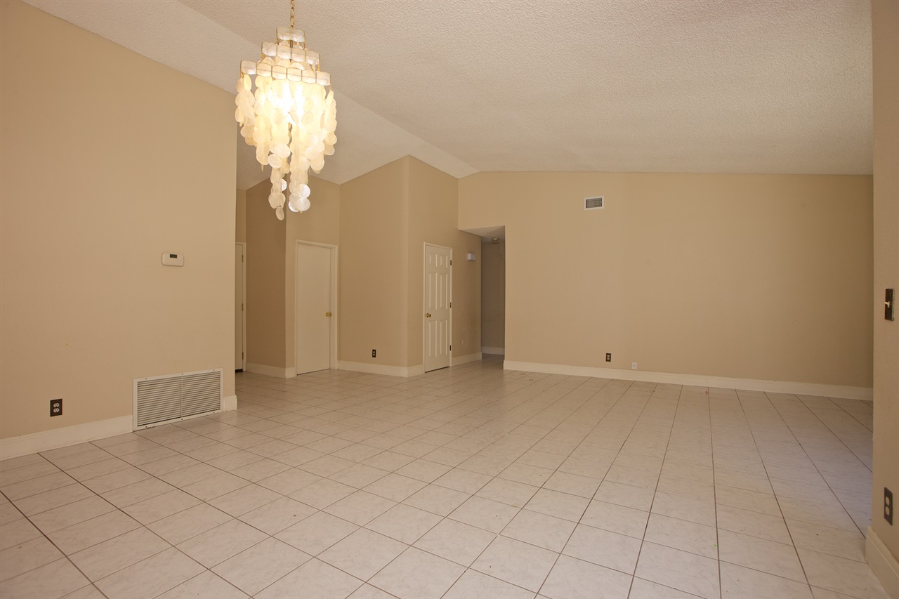 852 Willow Tree Lane Fallbrook, CA 92028 - Photo 10 of 22 Gallery Image 10