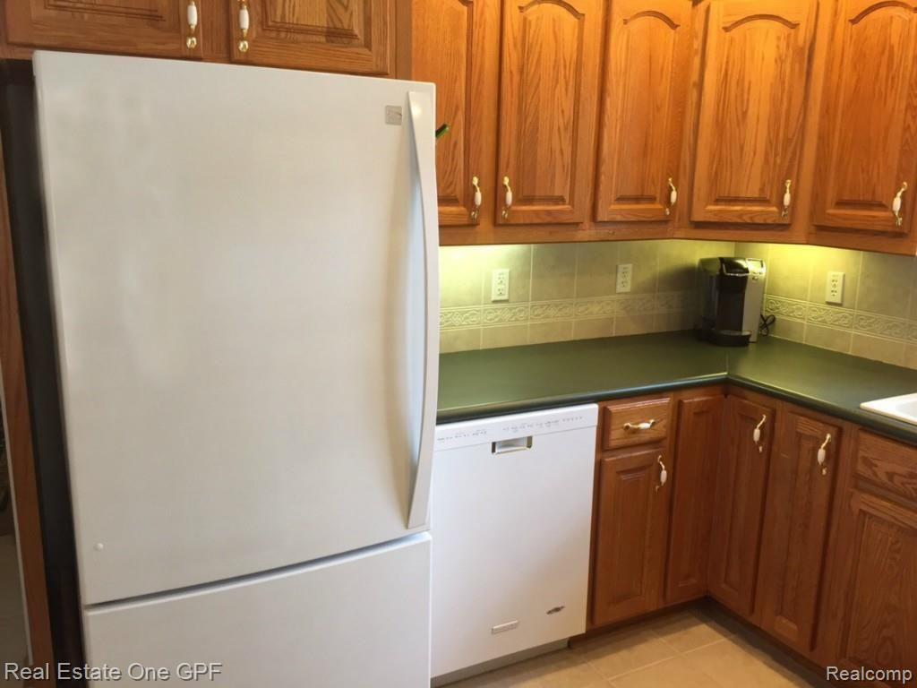 269 Kerby Road Grosse Pointe, MI 48236 - Photo 8 of 15 7 IMG_0057.jpg