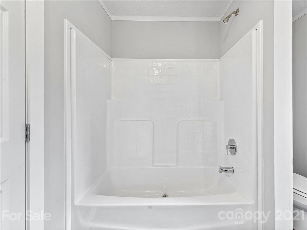 14 Souther Road Fletcher, NC 28732 - Photo 23 of 25 a bathroom with a bathtub