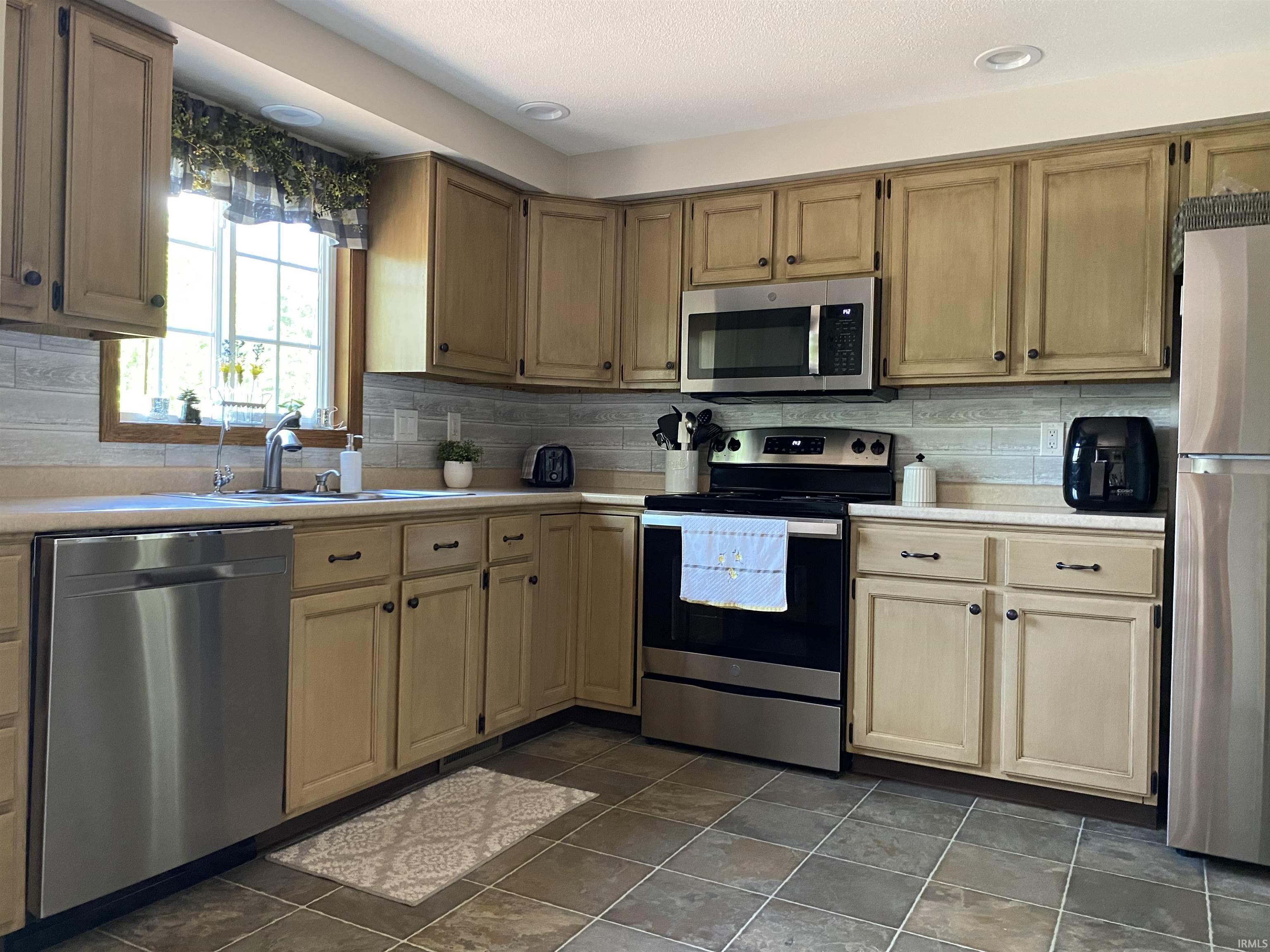 140 Owl Drive Rochester, IN 46975 - Photo 4 of 18