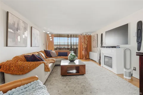 $348,950 | 1155 Ash Street, Unit 806, Denver, CO 80220