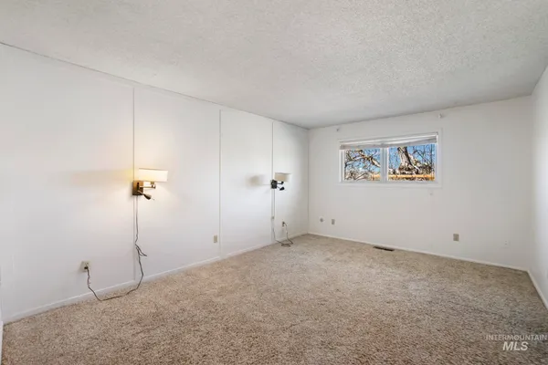 $549,900 | 2755 South 900 East, Hagerman, ID 83332