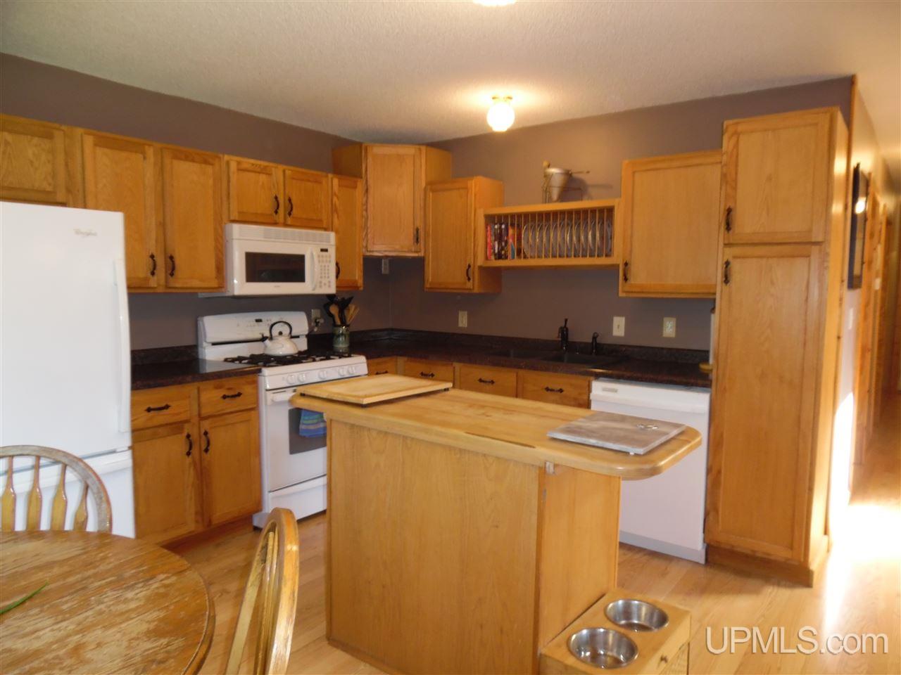 30202 Lincoln School Road Calumet, MI 49913 - Photo 4 of 34