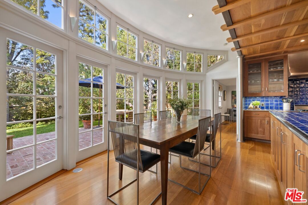 10339 Glenbarr Avenue Los Angeles, CA 90064 - Photo 7 of 22