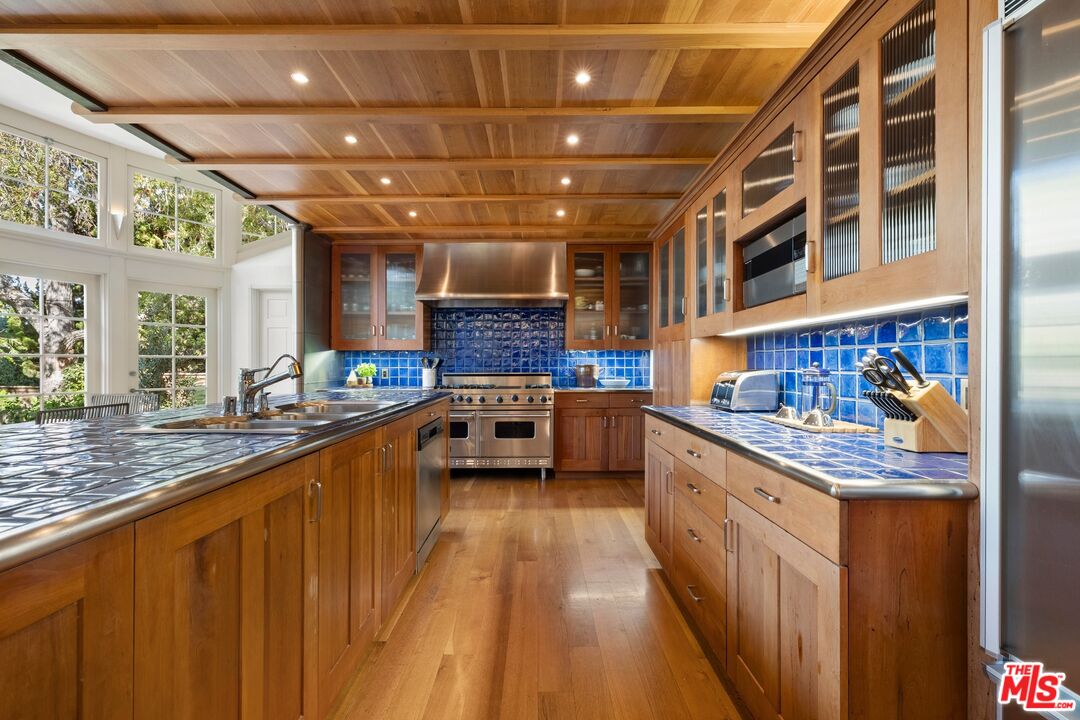 10339 Glenbarr Avenue Los Angeles, CA 90064 - Photo 8 of 22