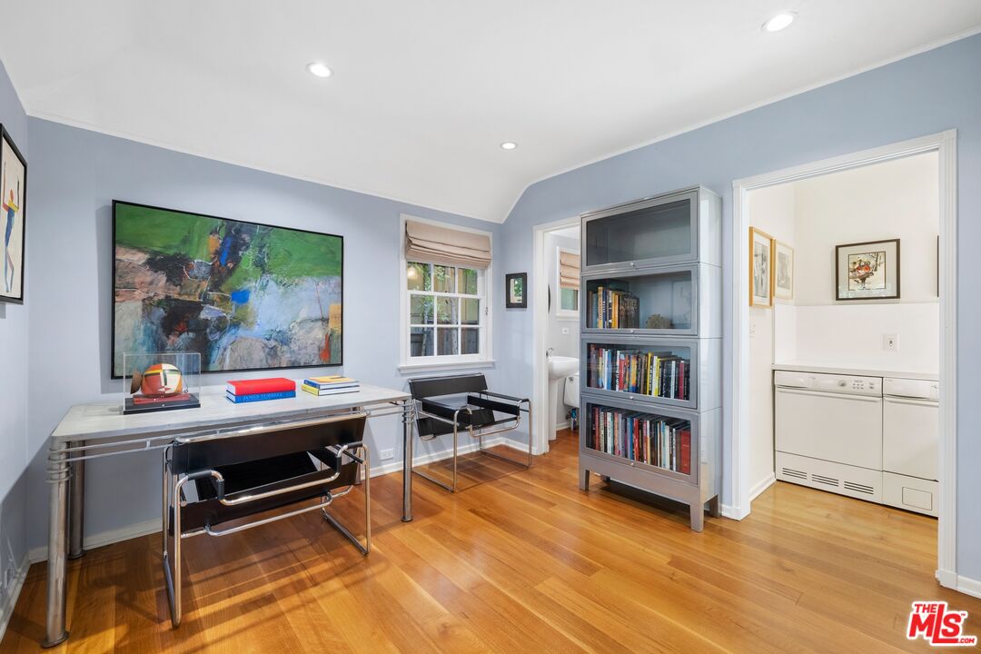 10339 Glenbarr Avenue Los Angeles, CA 90064 - Photo 9 of 22