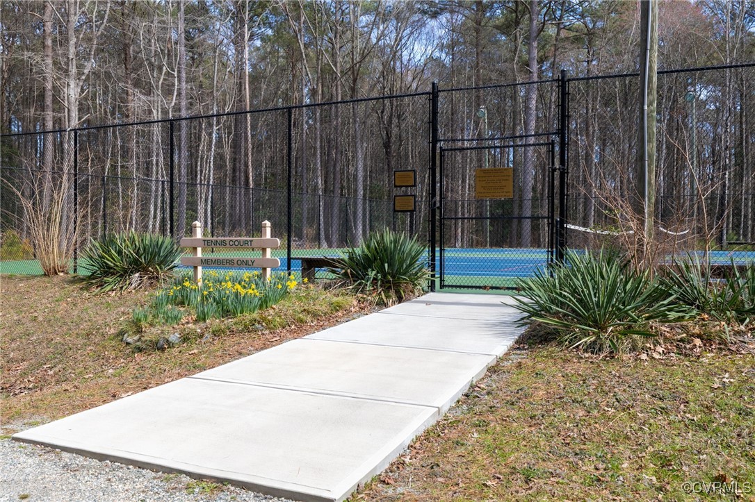 Community Tennis and Pickleball Courts